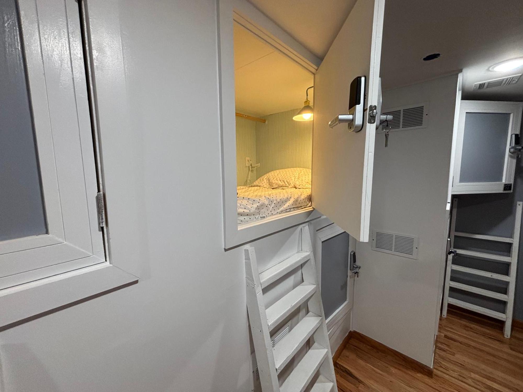 Hostal Capsule